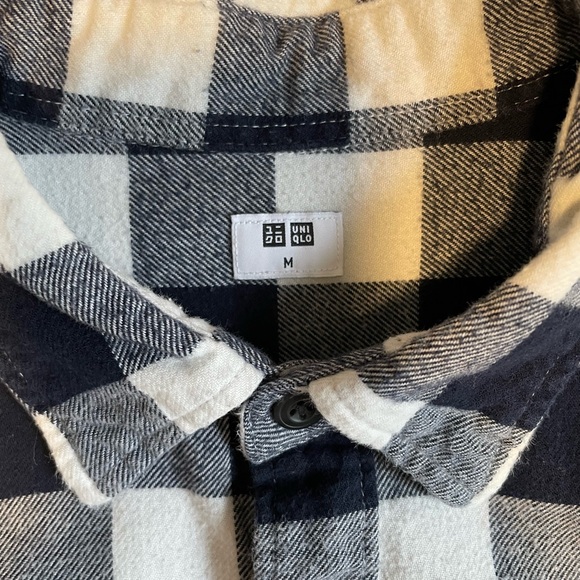 Uniqlo Flannel Checkered Button-Down Shirt in Black and White, Size M - Picture 2 of 2